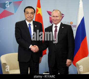 Singapur. 15 Nov, 2018. Chinesische Ministerpräsident Li Keqiang erfüllt mit dem russischen Präsidenten Wladimir Putin in Singapur, am November 15, 2018. Credit: Liu Weibing/Xinhua/Alamy leben Nachrichten Stockfoto