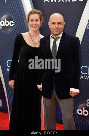 Nashville, TN, USA. 14 Nov, 2018. Daniel Tashia in der Ankunftshalle auf der 52. jährlichen CMA Awards - Ankünfte, Bridgestone, Arena, Nashville, TN 14. November 2018. Credit: Derek Sturm/Everett Collection/Alamy leben Nachrichten Stockfoto
