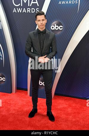 Nashville, TN, USA. 14 Nov, 2018. Devin Dawson in der Ankunftshalle auf der 52. jährlichen CMA Awards - Ankünfte, Bridgestone, Arena, Nashville, TN 14. November 2018. Credit: Derek Sturm/Everett Collection/Alamy leben Nachrichten Stockfoto