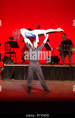 Tango Fire Dance Performance in Sydney, Australien. Stockfoto