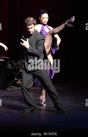 Tango Fire Dance Performance in Sydney, Australien. Stockfoto