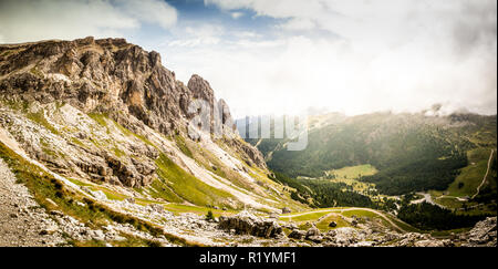 Herrlichem Panoramablick auf Col dei Bos und Cinque Torri, in der Tofane. Cortina d'Ampezzo, Dolomiten, Italien. Stockfoto