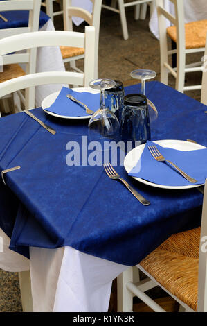 Tische für das Mittagessen Stockfoto