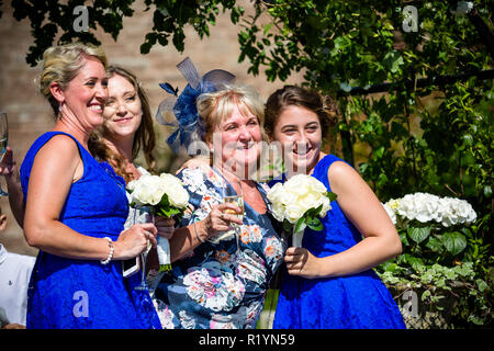 Garten Hochzeit Feier in England Großbritannien im Sommer 2018 Stockfoto