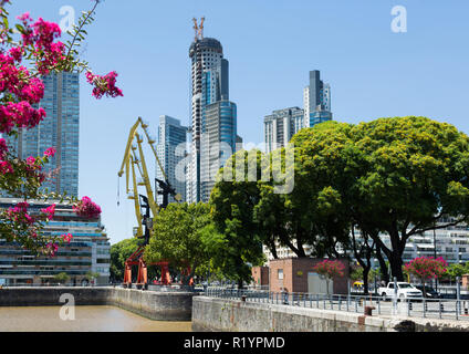 Business Center Gebäude in Riverfront. Buenos Aires, Argentinien Stockfoto