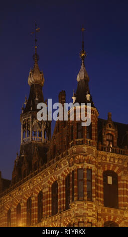 Magna Plaza - Ehemalige Post Raadhuisstraat Straße in Amsterdam. Niederlande Stockfoto