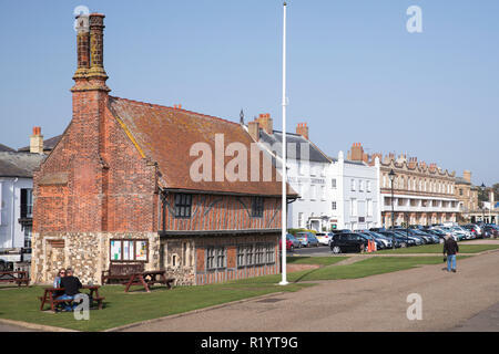 Malerische Fachwerkhäuser aus dem 16. Jahrhundert Moot Hall Museum - Das Rathaus - in Aldeburgh, Suffolk, England, Großbritannien Stockfoto