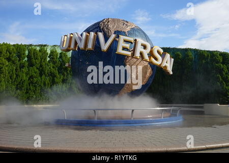 Die universelle Globus in der Theme Park an einem sonnigen Tag in Osaka, Japan. Stockfoto