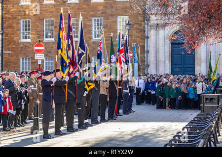 Northampton, Großbritannien. 11. November 2018. Northampton ehrt Mitglieder der bewaffneten Kräfte, die ihr Leben in der Linie der Aufgabe mit einer Erinnerung verloren haben. Stockfoto