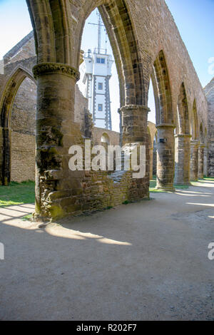 Innerhalb der Ruinen der Abtei; Abbaye Saint-Mathieu de Fine-Terre Stockfoto