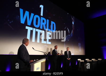 ATP-Executive Chairman und President, Chris Kermode (Mitte) spricht während der ATP-Team Wettbewerb Ankündigung während der Tag fünf der Nitto ATP-Finale in der O2 Arena in London. Stockfoto