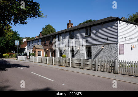 Die Rose & Crown Inn, Essendon, Hertfordshire, stammt aus dem Jahre 1756. Stockfoto