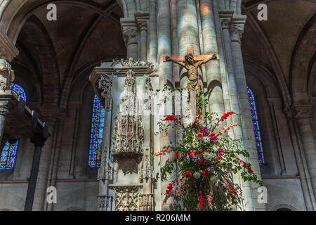 SENS, Frankreich, 10. SEPTEMBER 2018: Interieur und Einzelheiten der Kathedrale, 10. September 2018, in Sens, Frankreich Stockfoto