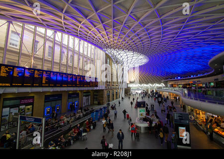 London/England - 06.03.2014: London Kings Cross Station Innere Stockfoto