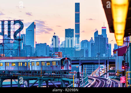 New Yorker U-Bahn Nr. 7 Long Island City, Queens, Queensboro Plaza, New York City Stockfoto