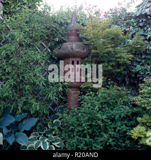 Bambus und grünen Sträuchern Umgebung Japanisches ornament Stockfoto