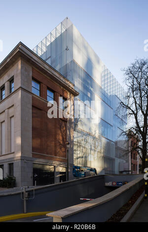 Seite Erhöhung von bestehenden und neuen Glasfassade. Haus der Europäischen Geschichte", Bruxelles, Brüssel, Belgien. Architekt: Chaix & Morel et Associés, 2017. Stockfoto