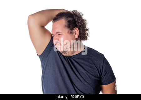 Fat Man hält oder kneift seine Nase geschlossen, weil von einem stinkenden Geruch oder Geruch Stockfoto