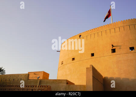 Blick auf die Straße von Nizwa berühmten Festung, Oman. Stockfoto