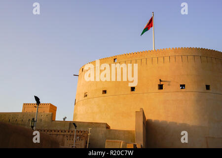 Blick auf die Straße von Nizwa berühmten Festung, Oman. Stockfoto