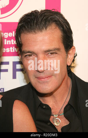 Antonio Banderas 10/14/06 10. jährlichen LOS ANGELES LATINO INTERNATIONALES FESTIVAL GABI AWARD GALA - Hommage an Antonio Banderas @ Egyptian Theater, Hollywood Foto von Jun Matsuda/HNW/PictureLux (14. Oktober 2006) Stockfoto