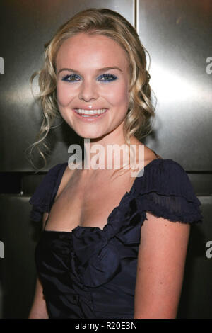 Kate Bosworth 11/04/04 2004 AFI Film Festival Opening Night Gala JENSEITS DES MEERES Premiere @Cinerama Dome, Los Angeles Foto von kazumi Nakamoto/HNW/PictureLux (4. November 2004) Stockfoto