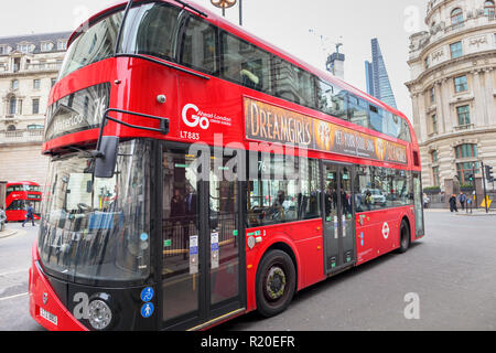 Klicken Sie Ahead-London, London General iconic traditionellen roten Doppeldeckerbus in der City von London EC4, Route 76 bis Waterloo Stockfoto