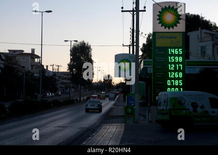 Street Scene in der Morgendämmerung vouliagmeni Athens Griechenland Stockfoto