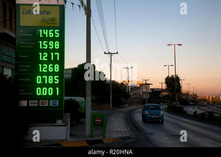 Street Scene in der Morgendämmerung vouliagmeni Athens Griechenland Stockfoto