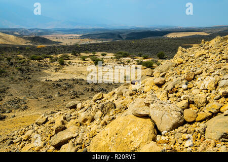 Mondlandschaft rund um Dorf Al Ya, Oman. Stockfoto