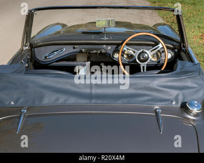 1964 Austin Healey BJ 7 Innenraum und Armaturenbrett Stockfoto