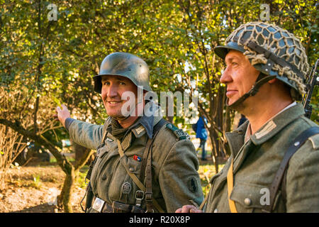 Lemberg, Ukraine - August, 14, 2018: Militärische historische Rekonstruktion ist der Jahrestag der Gründung der Ukrainischen Aufstandsarmee gewidmet. Stockfoto