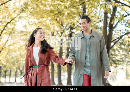 Positiv Begeistert junge Menschen Zeit verbringen zusammen Stockfoto