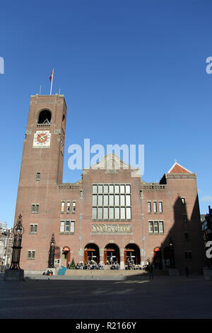 Der Beurs van Berlage ist hundert Jahre alten Gebäude der ehemaligen Börse in Amsterdam, die jetzt als Ausstellungs- und Konzerthalle verwendet wird. Stockfoto