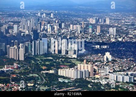 Manila City Luftbild mit Bezirken Taguig, Bonifacio Global City und Ortigas Center. Stockfoto