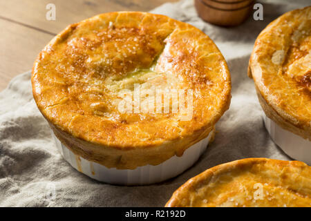 Hausgemachte individuelle Huhn Töpfe Torten bereit zu Essen Stockfoto