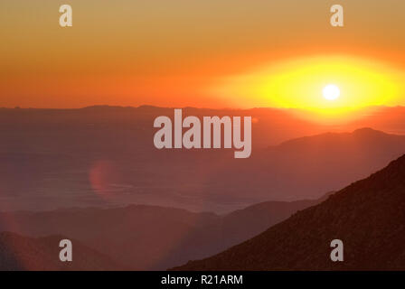 Sonnenaufgang über Anza Borrego Desert State Park von Stephenson Peak gesehen auf Sunrise Highway in Laguna Mts Kalifornien, USA Stockfoto