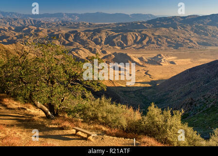 Vallecito Mtns in Anza Borrego Desert State Park bei Sonnenaufgang vom Sturm Canyon Aussichtspunkt an Pacific Crest Trail in der Nähe von Sunrise Highway, Kalifornien, USA gesehen Stockfoto