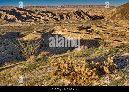 Carrizo Badlands gesehen von Aussichtspunkt im Anza Borrego Desert State Park, Sonora-Wüste, Kalifornien, USA Stockfoto