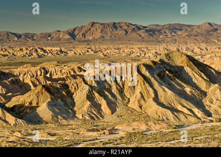 Carrizo Badlands gesehen von Aussichtspunkt im Anza Borrego Desert State Park, Sonora-Wüste, Kalifornien, USA Stockfoto