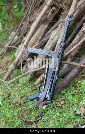 Eine Welt Krieg 2 deutsche MP40 9mm sub Machine Gun, an einem reenactment Anzeige an Durham Light Infantry Museum, County Durham, UK Stockfoto