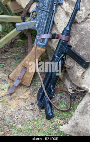 Eine Welt Krieg 2 deutsche MP40 9mm sub Machine Gun, an einem reenactment Anzeige an Durham Light Infantry Museum, County Durham, UK Stockfoto