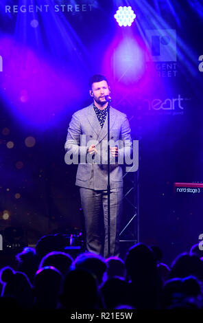 Callum Scott führt an der Regent Street Weihnachten Schalter zum Ereignis in Partnerschaft HeartFM in der Regent Street, London. PRESS ASSOCIATION Foto. Bild Datum: Donnerstag, November 15, 2018. Siehe PA Geschichte showbiz Regent. Foto: Ian West/PA-Kabel Stockfoto