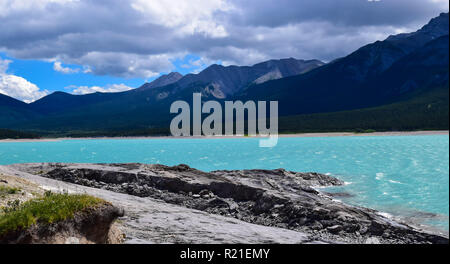 Starke Bilder von den Ausläufern der Berge in Alberta Stockfoto