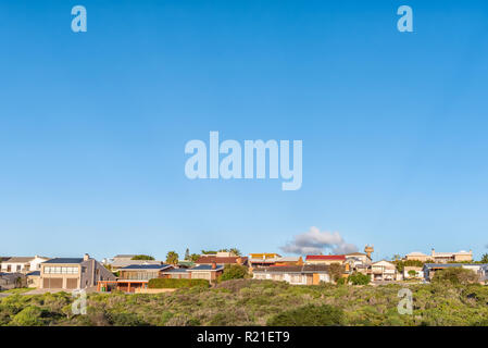 LANGEBAAN, SÜDAFRIKA, 20. AUGUST 2018: Ein Blick auf die Häuser in Langebaan in der Provinz Western Cape Stockfoto