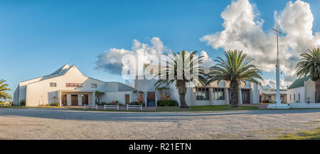 LANGEBAAN, SÜDAFRIKA, 20. AUGUST 2018: Panorama der Niederländischen Reformierten Kirche in Langebaan in der Provinz Western Cape Stockfoto