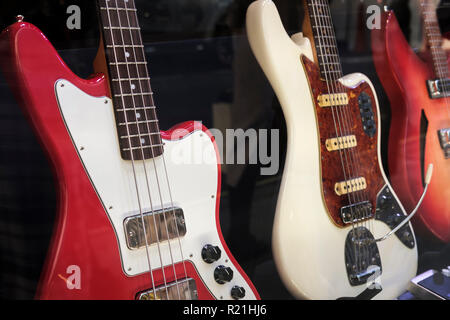 E-Gitarren, Denmark Street, London, UK Stockfoto