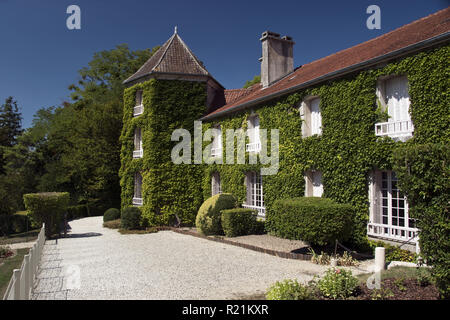 Ivy deckt La Boisserie, der Heimat des französischen Präsidenten und General Charles de Gaulle in Vitry-le-François, Haute-Marne, Frankreich. Stockfoto
