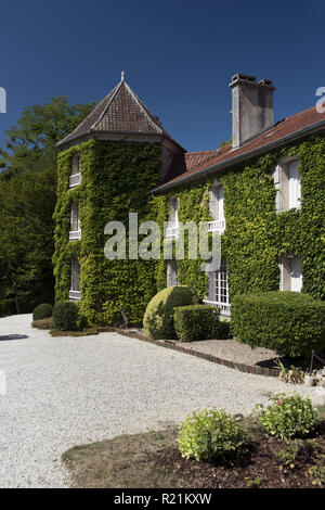 Ivy deckt La Boisserie, der Heimat des französischen Präsidenten und General Charles de Gaulle in Vitry-le-François, Haute-Marne, Frankreich. Stockfoto