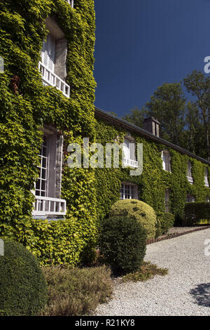 Ivy deckt La Boisserie, der Heimat des französischen Präsidenten und General Charles de Gaulle in Vitry-le-François, Haute-Marne, Frankreich. Stockfoto